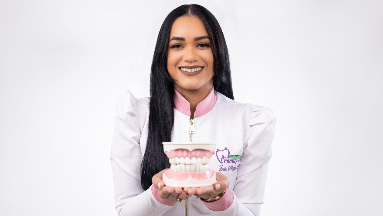 Dra. Angie Batista, Rehabilitation oral y estética dental en Family Dental